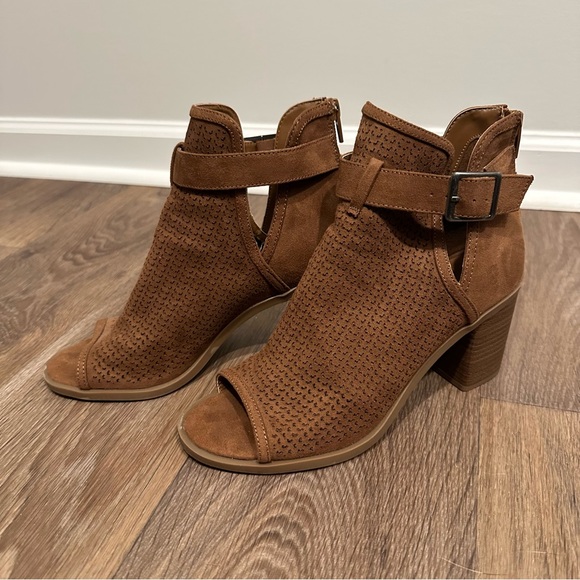 Women’s Universal Thread Peep Toe Booties Size 7 1/2 - Picture 1 of 7